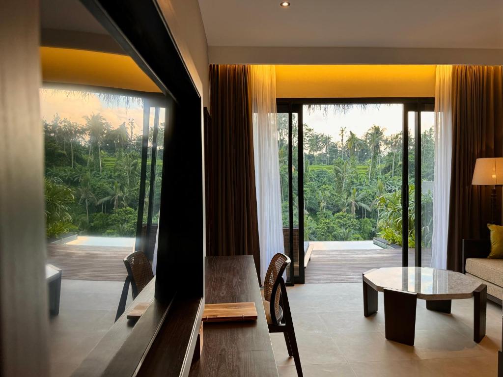 Posezení v ubytování The Clifton Ubud Valley Villas