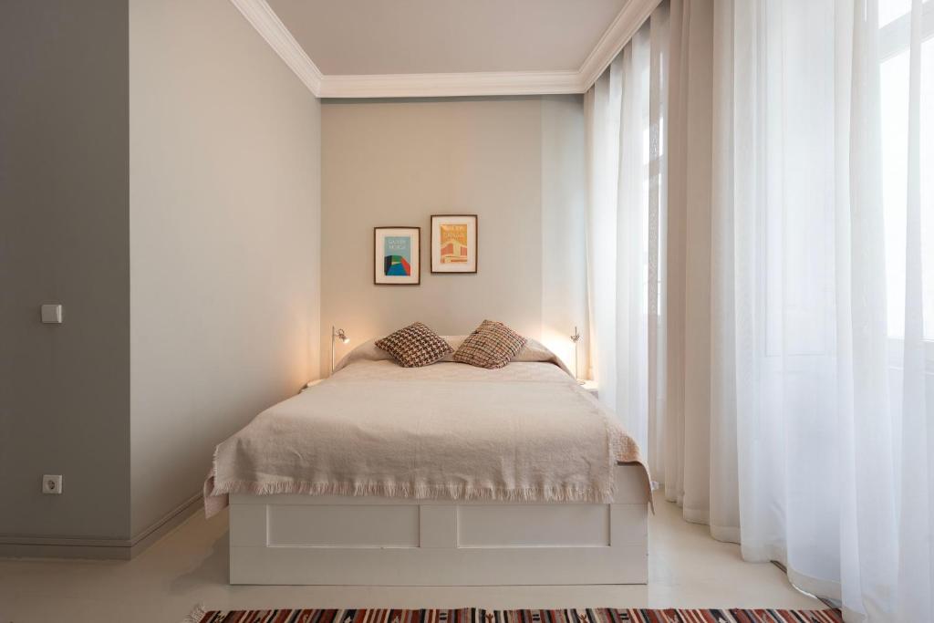 a bedroom with a bed with two pillows on it at Marias River Apartment in Porto