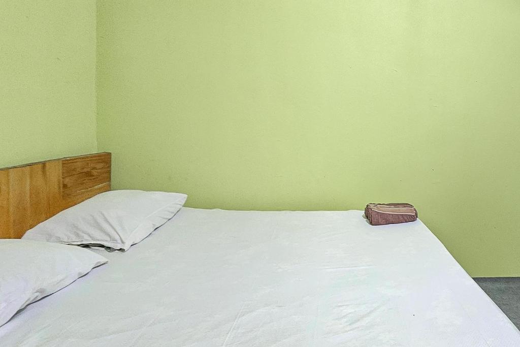 Bukit Senyum Residence Mitra RedDoorz - Deluxe Double Room
