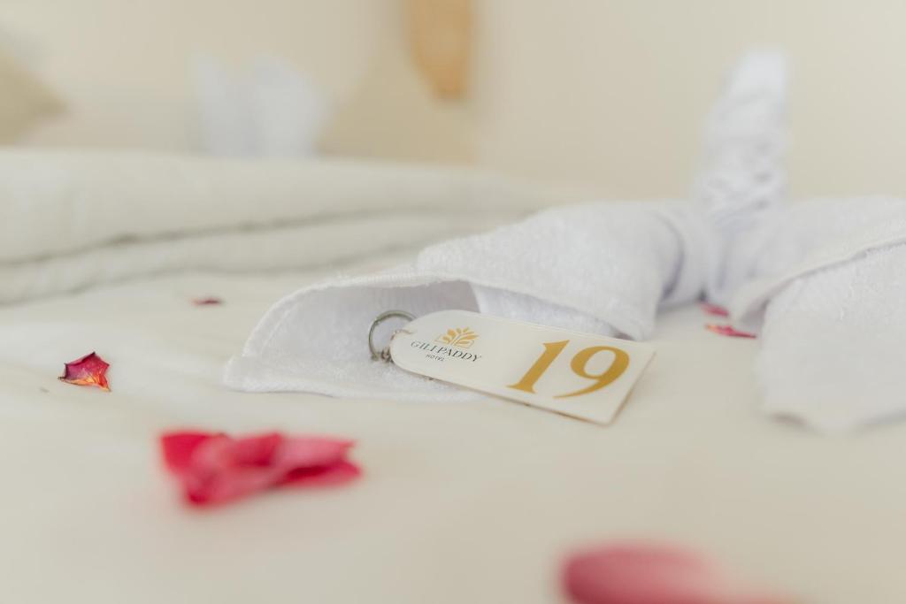 Postel nebo postele na pokoji v ubytování Gili Paddy Hotel