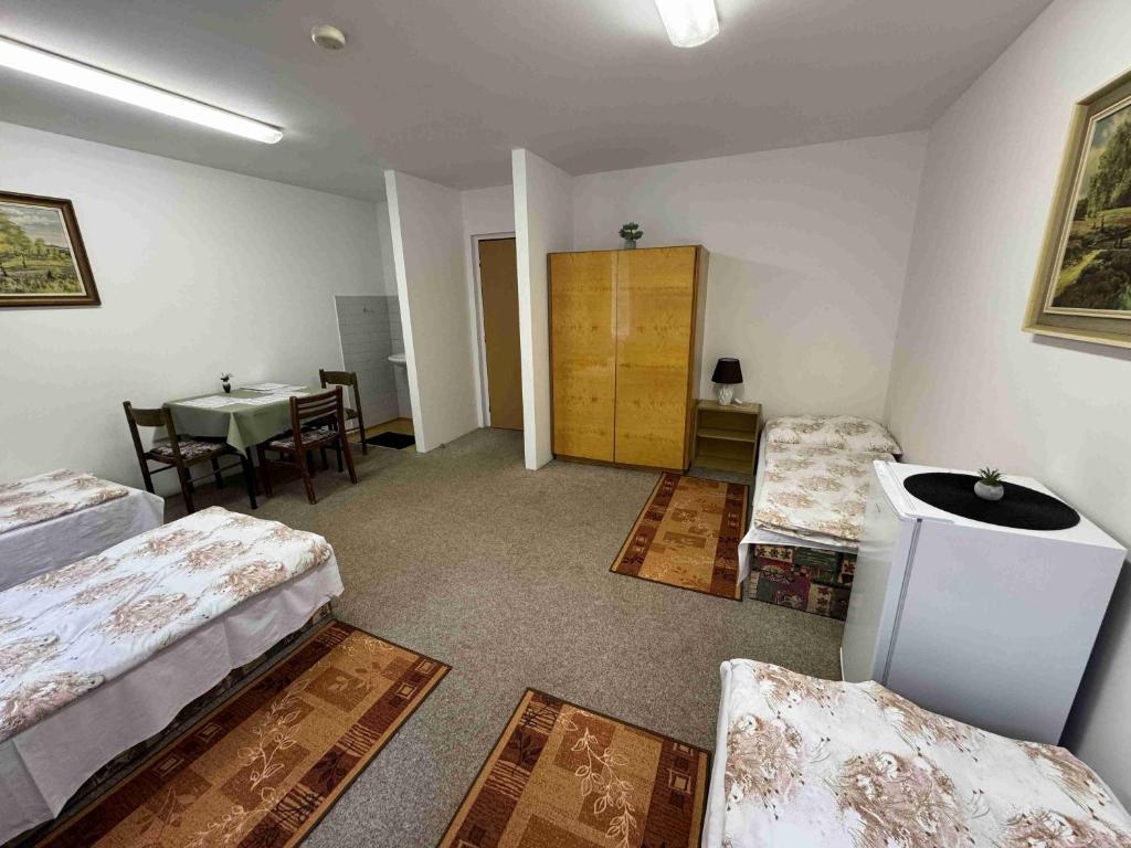 Postel nebo postele na pokoji v ubytování Ubytovna Český Krumlov