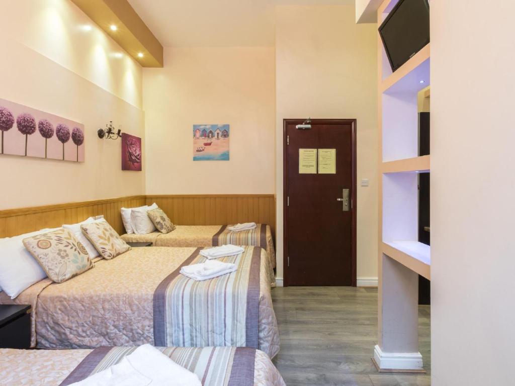 Postel nebo postele na pokoji v ubytování Notting Hill Gate Hotel