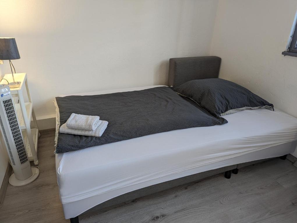 Posteľ alebo postele v izbe v ubytovaní Lovely studio with free parking on premisis