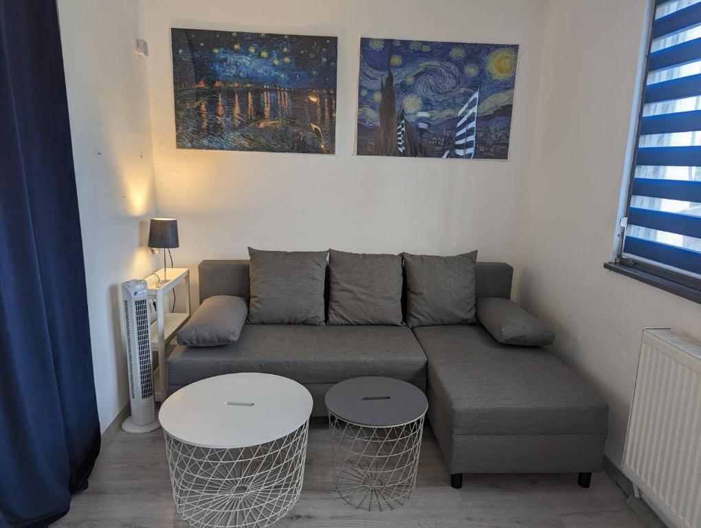 Posedenie v ubytovaní Lovely studio with free parking on premisis