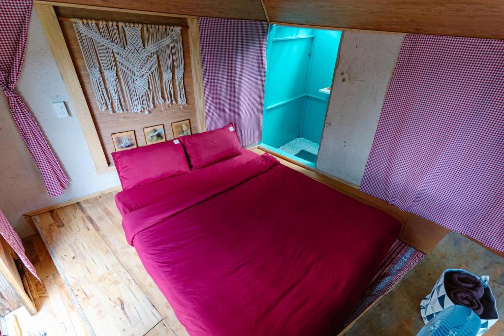 Giường trong phòng chung tại Hoàng Gia Trang