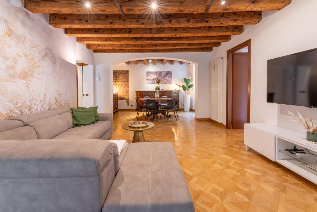 a living room with a couch and a tv at Sgarzerie Luxury Flat 2 rooms 120mq in Verona