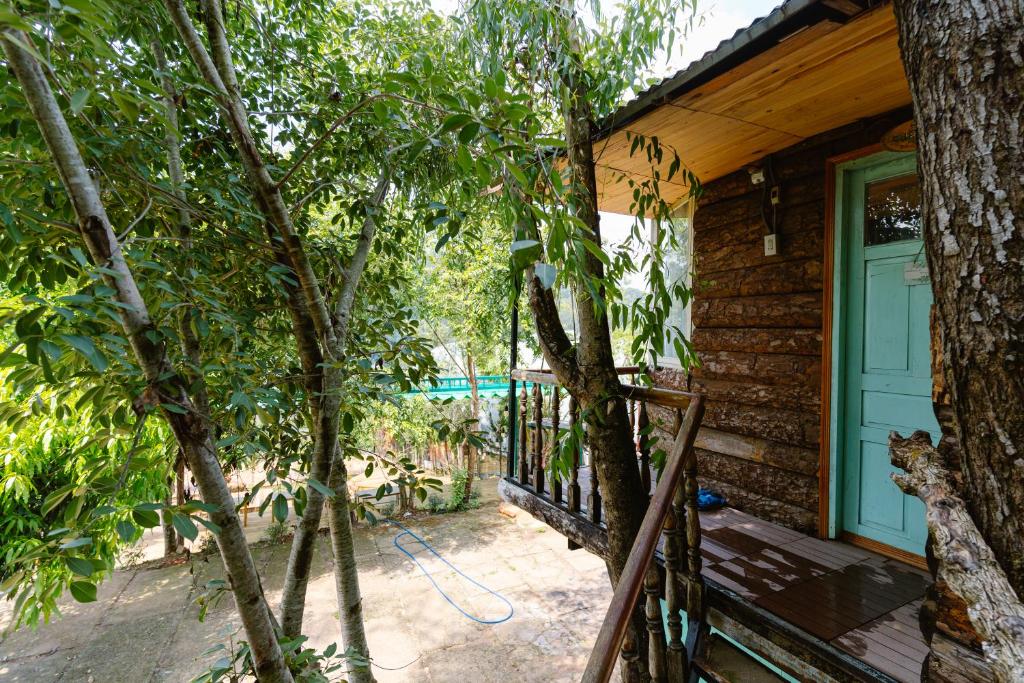 Vườn quanh Hoàng Gia Trang