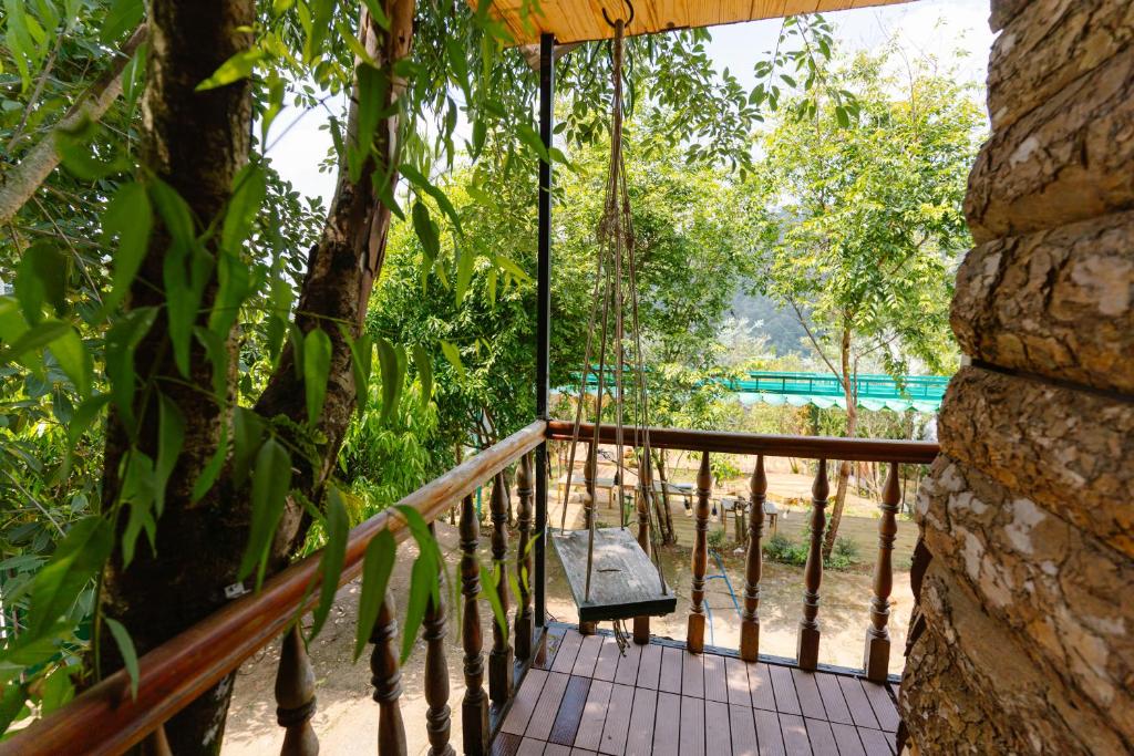 Vườn quanh Hoàng Gia Trang