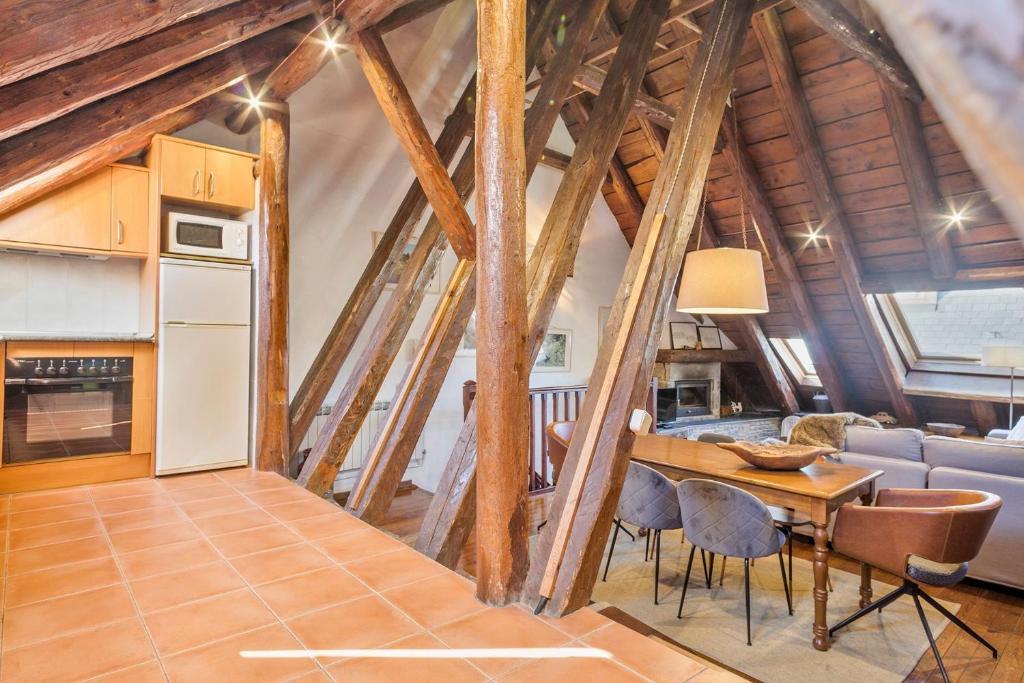 A kitchen or kitchenette at Luderna - Casa Coto Moreu