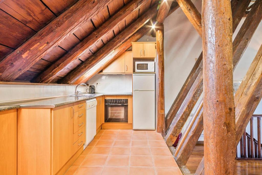 A kitchen or kitchenette at Luderna - Casa Coto Moreu