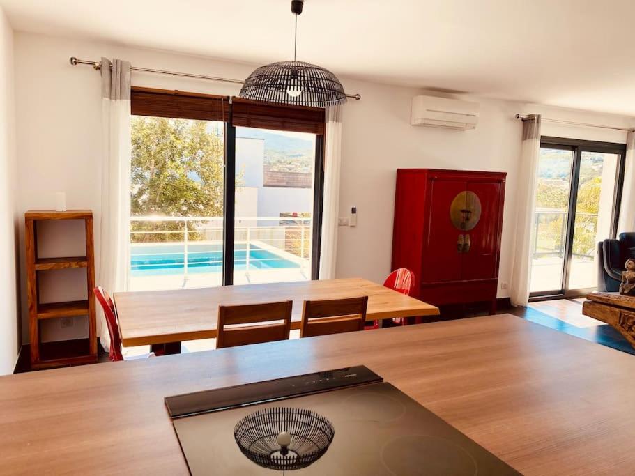 Basen w obiekcie Villa Livia Porticcio piscine 500m plage lub w pobliżu