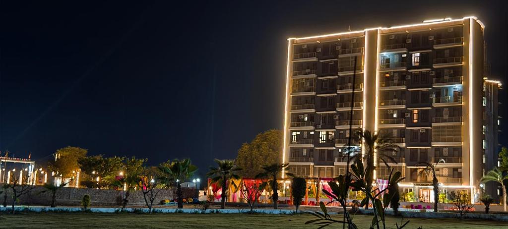 The Grand ND Resort- Kanha Tulsi Heights Behind Prem Mandir - Housity