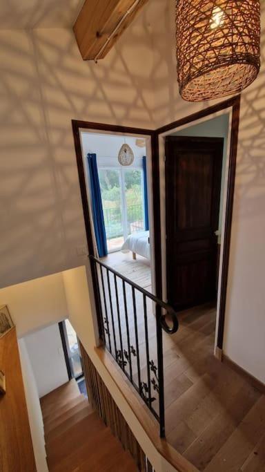 Зображення з фотогалереї помешкання Maison Béatrice, mignonne, rénové avec terrasse et jardin, près de village у місті Ла-Ґард-Френе