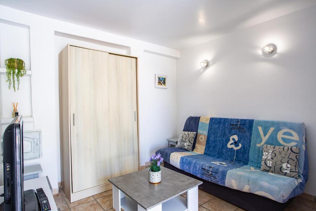 Postel nebo postele na pokoji v ubytování Côté Oliviers 4P - Appt 4p climatisé avec piscine