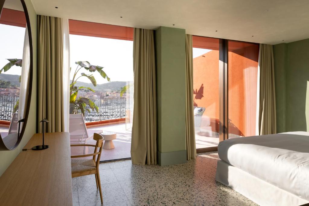 Deluxe Double Room with Balcony and Sea View