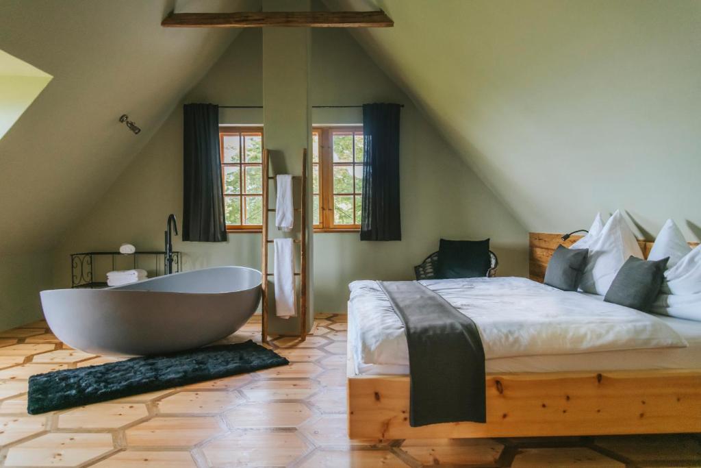 Postel nebo postele na pokoji v ubytování Das Hundert am Eichberg, Südsteiermark