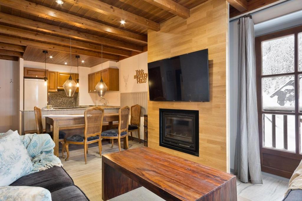 Kuchyň nebo kuchyňský kout v ubytování Luderna - Apartamento Val de Ruda B2 Pradets