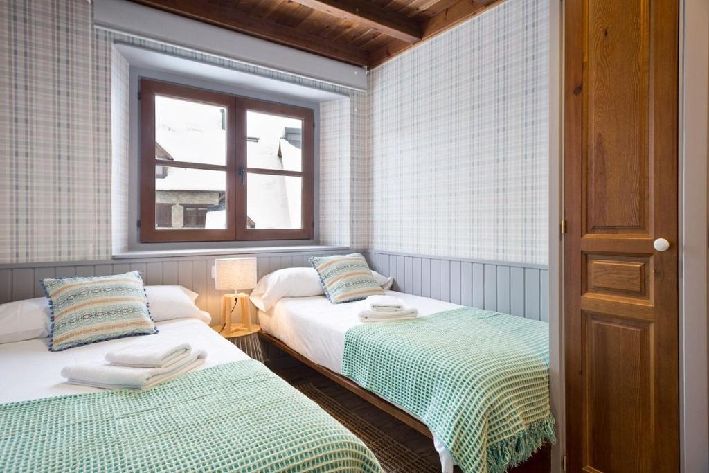 Postel nebo postele na pokoji v ubytování Luderna - Apartamento Val de Ruda B2 Pradets