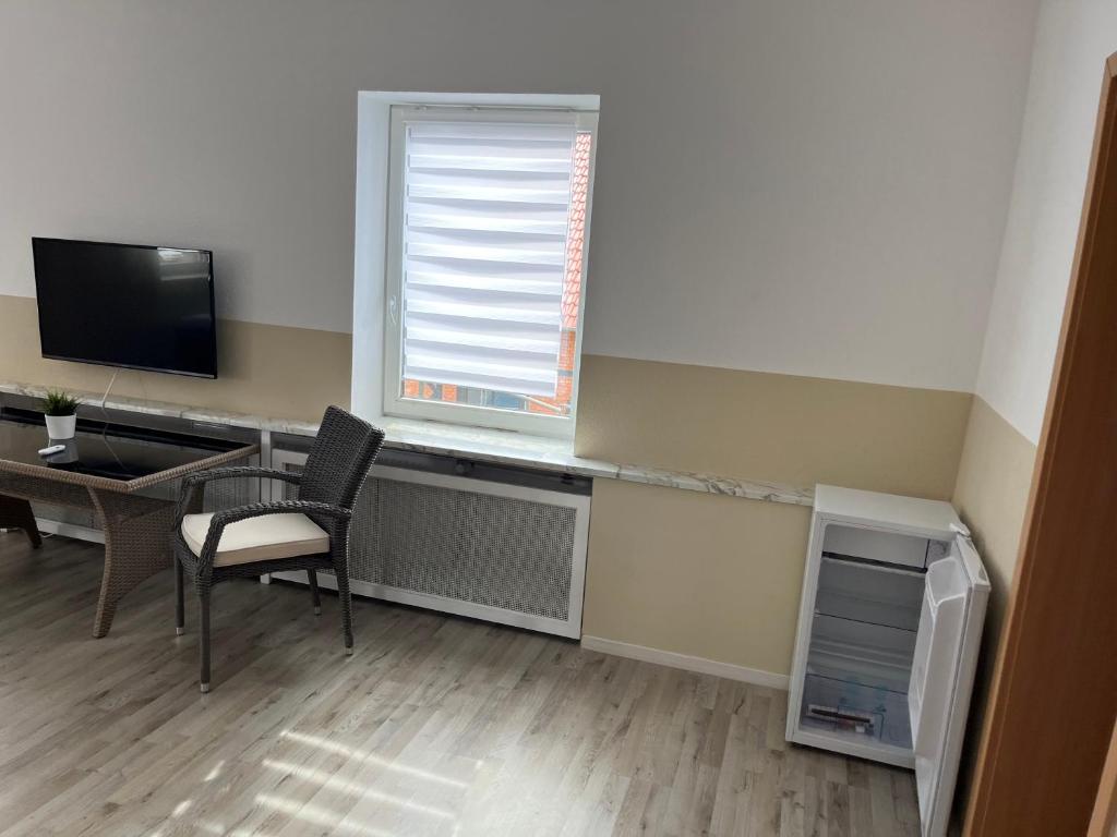 Kuchyň nebo kuchyňský kout v ubytování Doppelzimmer mit Bad- Fernseher