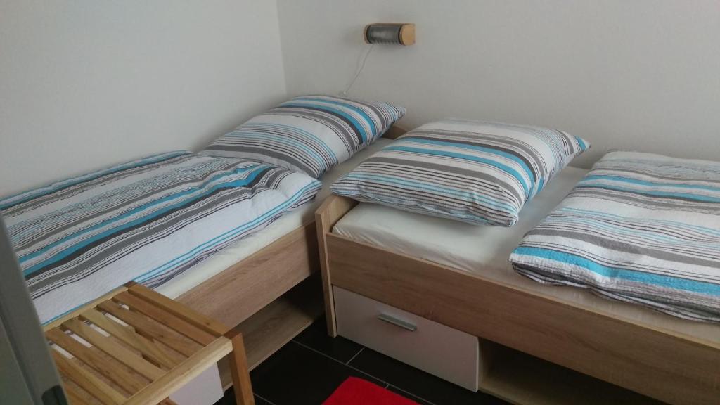 Ferienwohnung Am Alten Forsthaus Neuenbau - Apartamento - Planta Baja