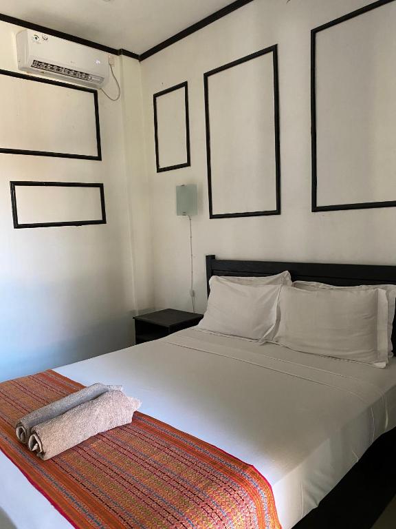 Postel nebo postele na pokoji v ubytování Akalanka Homestay