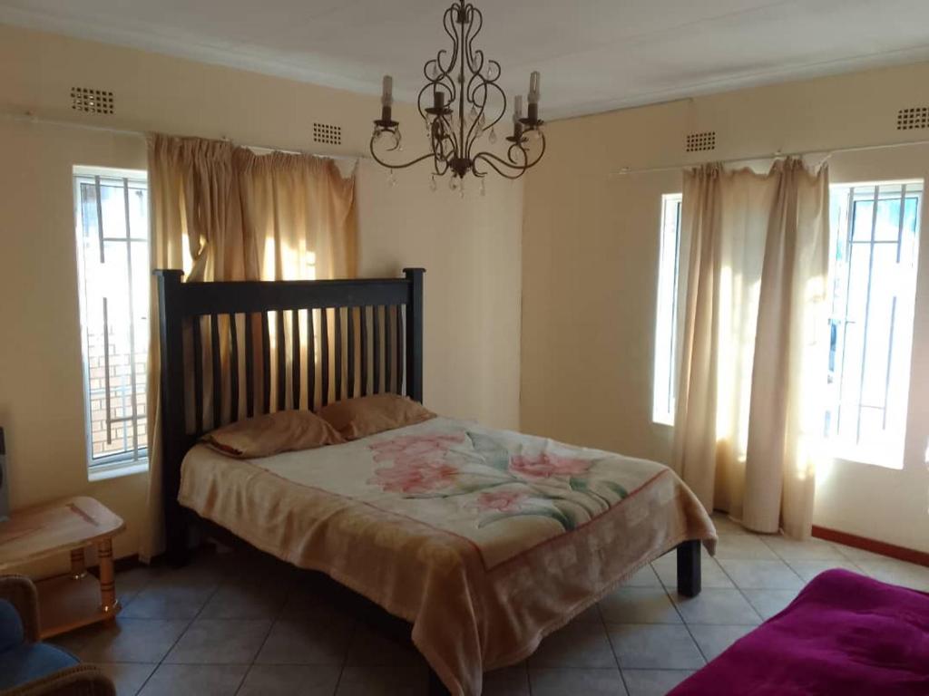Sugar Shack Backpackers Botswana - Hizvo
