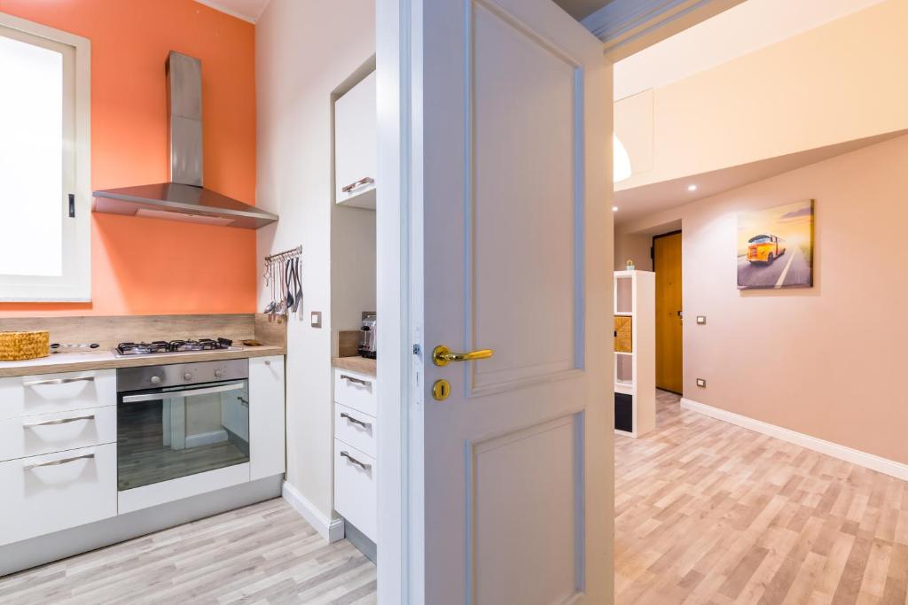 Kuchyňa alebo kuchynka v ubytovaní Napoli Heartbeat by Napoliapartments