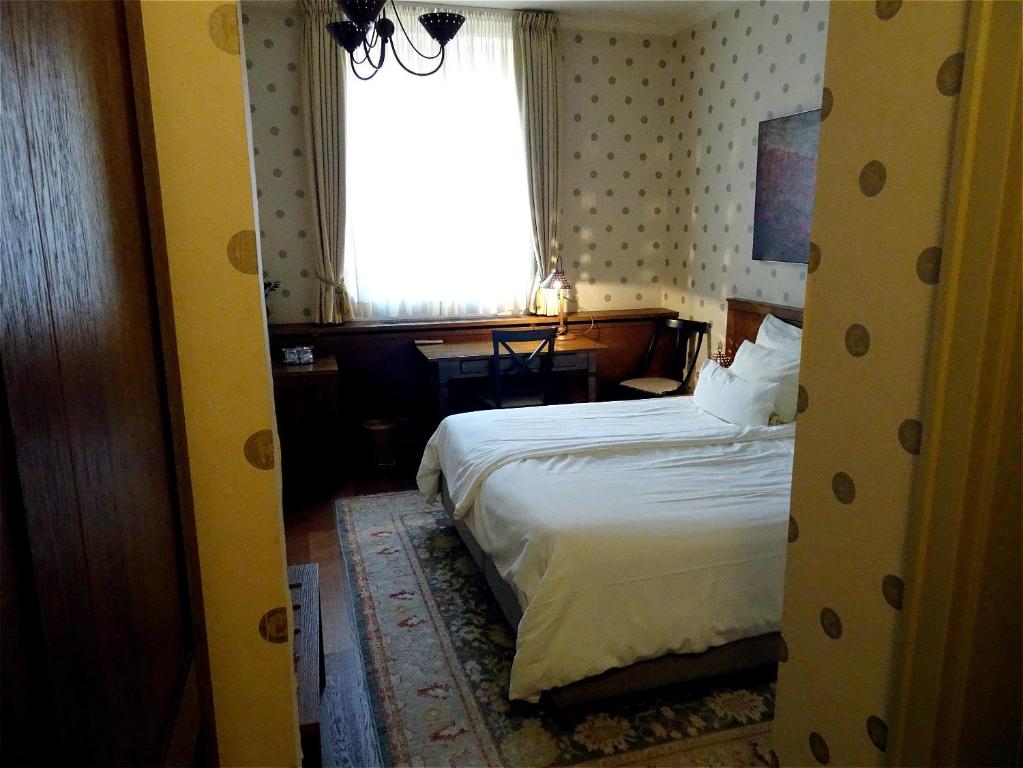 Una cama o camas en una habitación de Hotel Mitra, Story Hotels