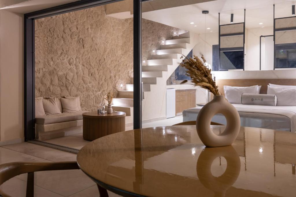 Pnoe Luxury Suites休息區