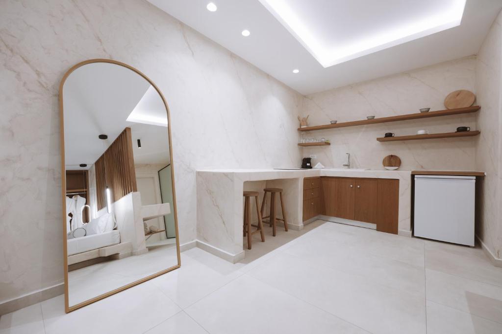 Pnoe Luxury Suites廚房或簡易廚房