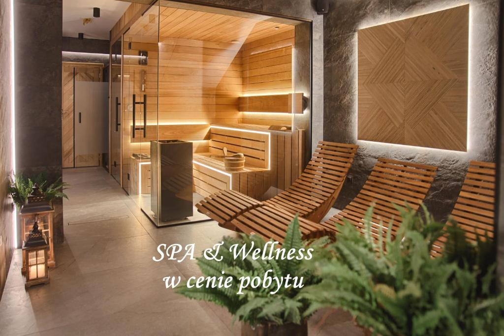 a room with two chairs and a sauna at Pensjonat Litworówka Wellness&SPA in Poronin