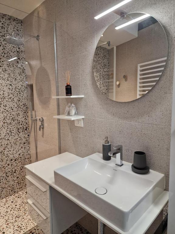 Cozy flat mins walk to Navigli and metro Porta Genova - 8