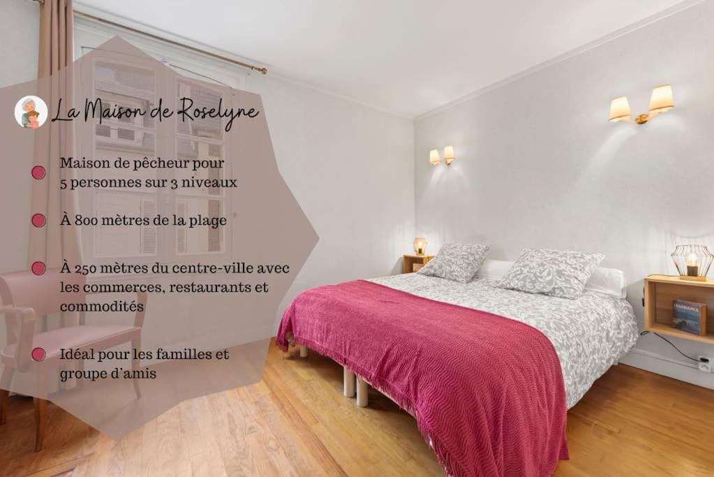 une chambre avec un lit avec une couverture rouge dans l'établissement La Maison de Roselyne 5 Pers 250M du centre ville, à Trouville-sur-Mer