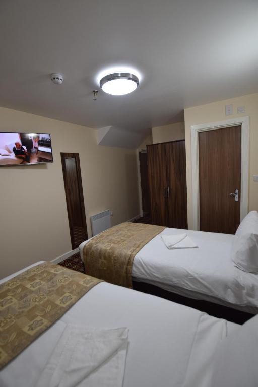 Lucky 8 Hotel - Triple Room