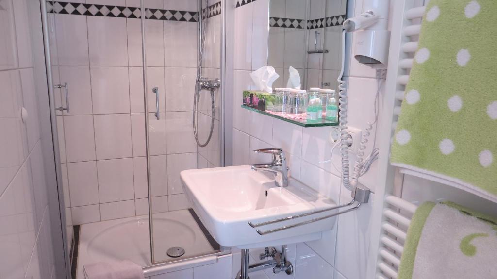 Gästehaus Huber - traditional Sixties Hostel - Double Room With Balcony