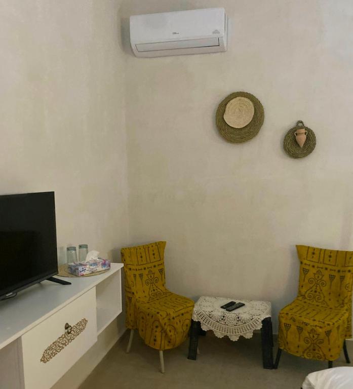 TV a/nebo společenská místnost v ubytování Djerba Rêve Vacances Emna EL Beya