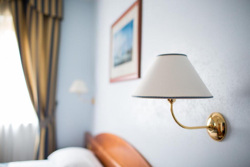 a lamp on a wall in a hotel room at Hotel Levante in Fossacesia
