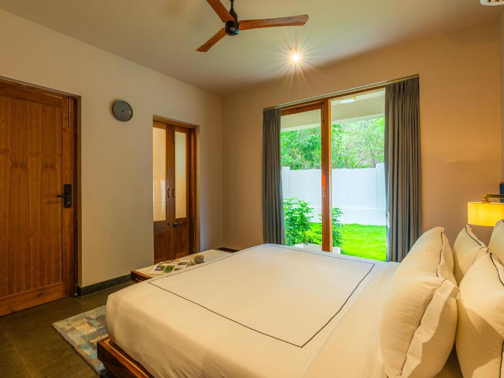 Postel nebo postele na pokoji v ubytování The Hosteller Bam Goa, Saligao - Poshtel