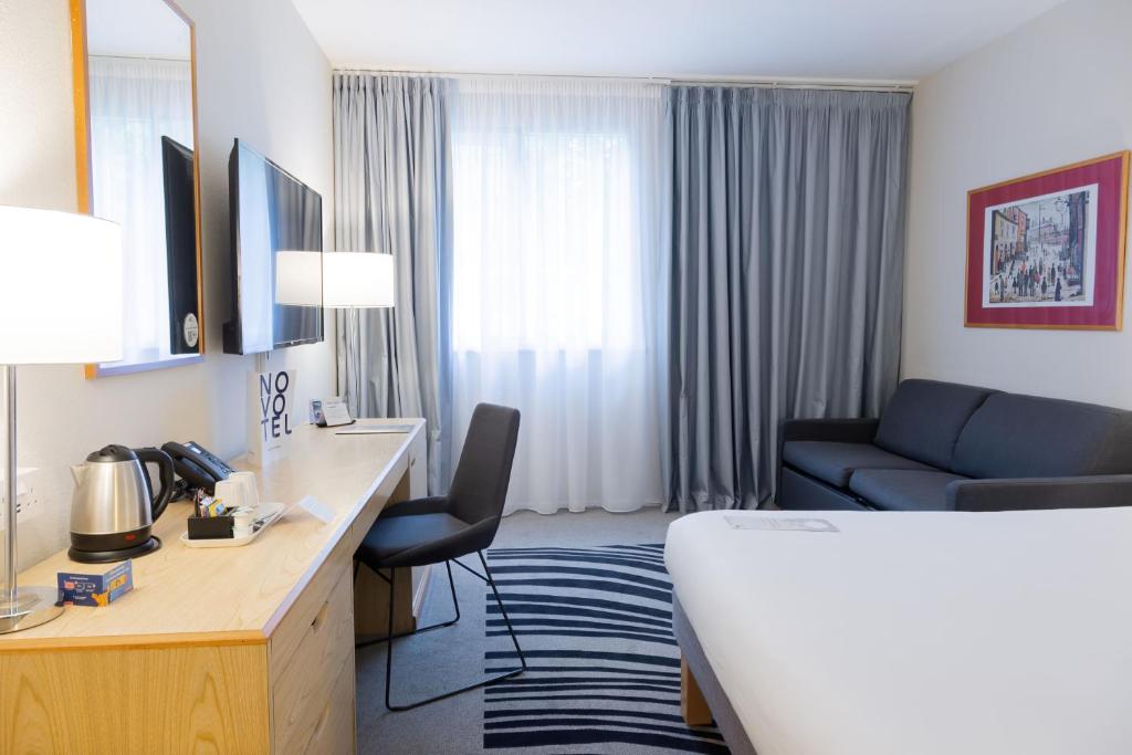 Novotel Manchester West - Executive Queen Room With Sofa
