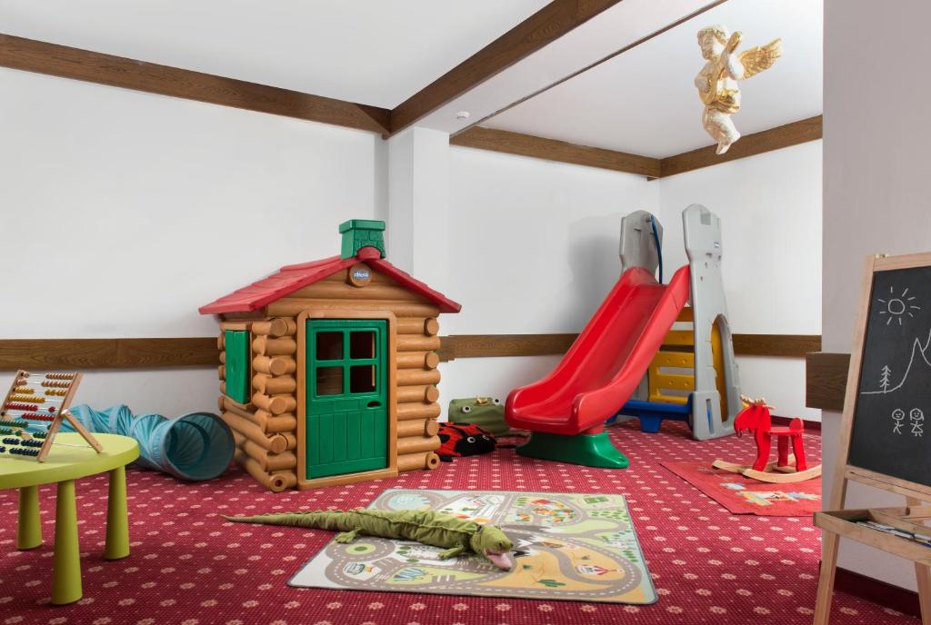 TV a/nebo společenská místnost v ubytování Hotel Antares