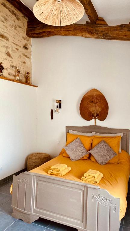Postel nebo postele na pokoji v ubytování Chambre Jungle vue sur la campagne à 15min d'Albi