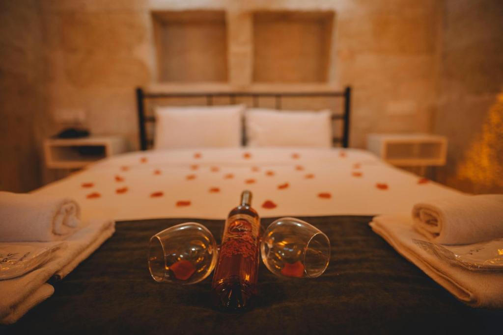 DAPHNE CAVE HOTEL - 1