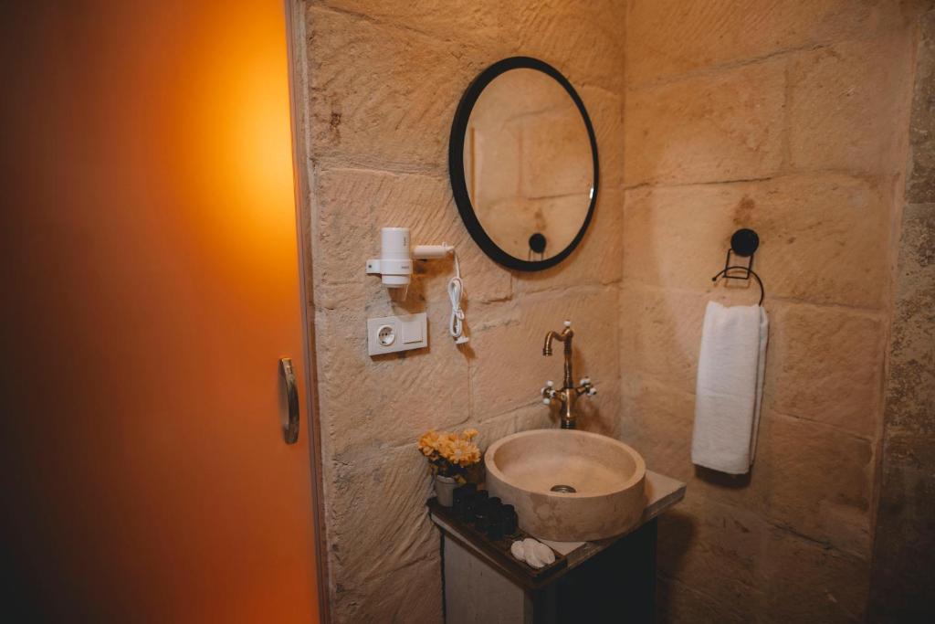 DAPHNE CAVE HOTEL - 10