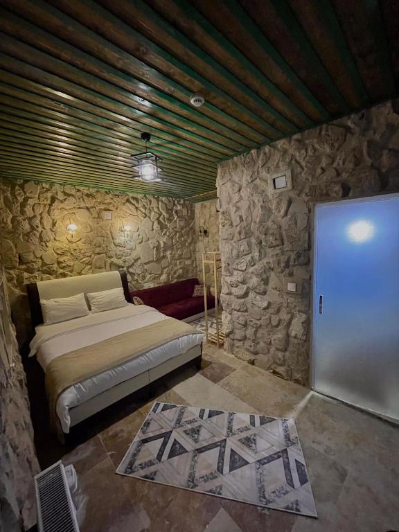 DAPHNE CAVE HOTEL - 3