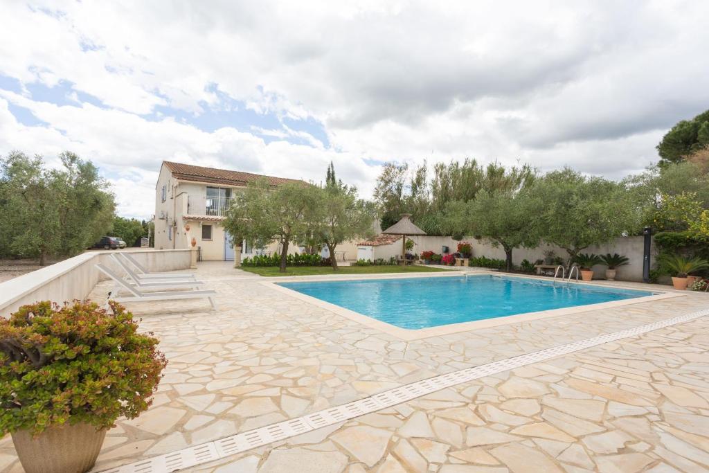 Bazén v ubytování Le Beaucaire 6P - Appt avec piscine partagée nebo v jeho okolí