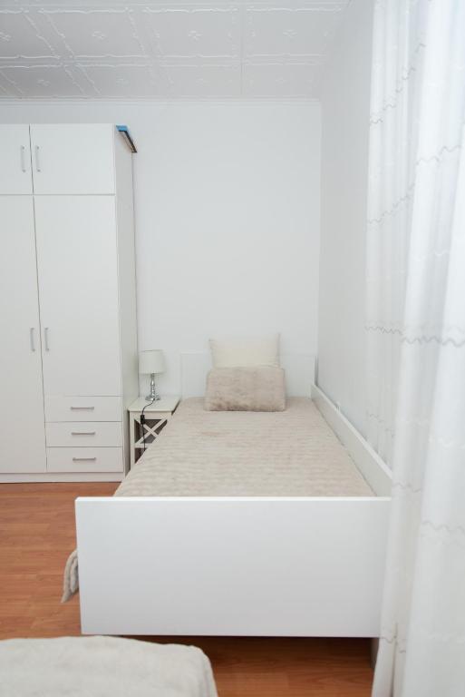 Postel nebo postele na pokoji v ubytování Apartments Šentvid