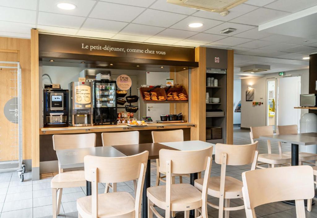 B&B HOTEL Aix-en-Provence Le Tholonet - Resim 8