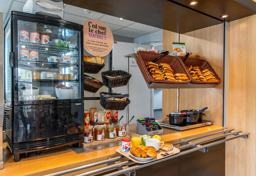 B&B HOTEL Aix-en-Provence Le Tholonet - Resim 16