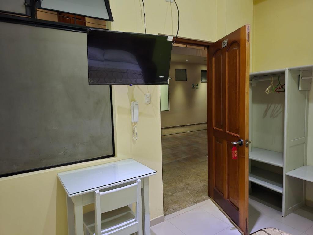 TV a/nebo společenská místnost v ubytování Hospedaje Paraíso