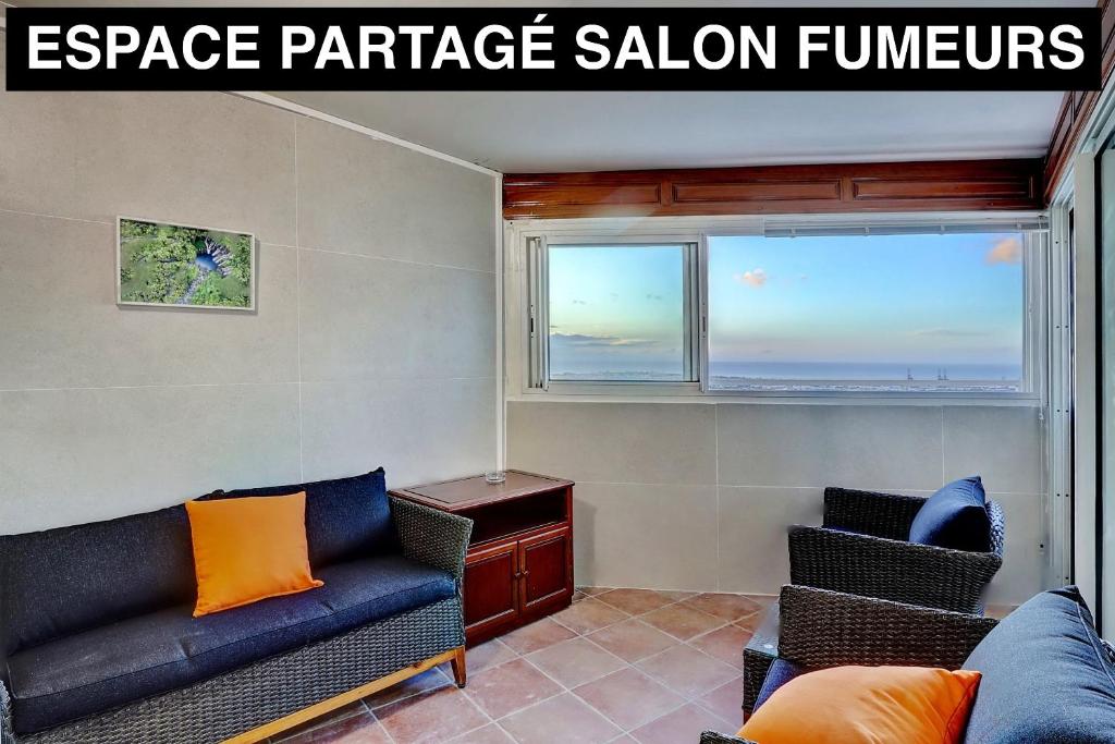 Posezení v ubytování Vaste chambre vue mer montagne Ti Kaz Miyou 3